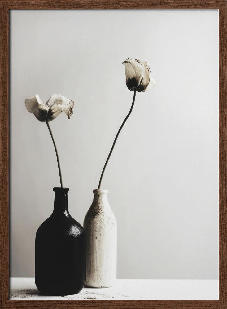 Black And White Vase No 2 Poster