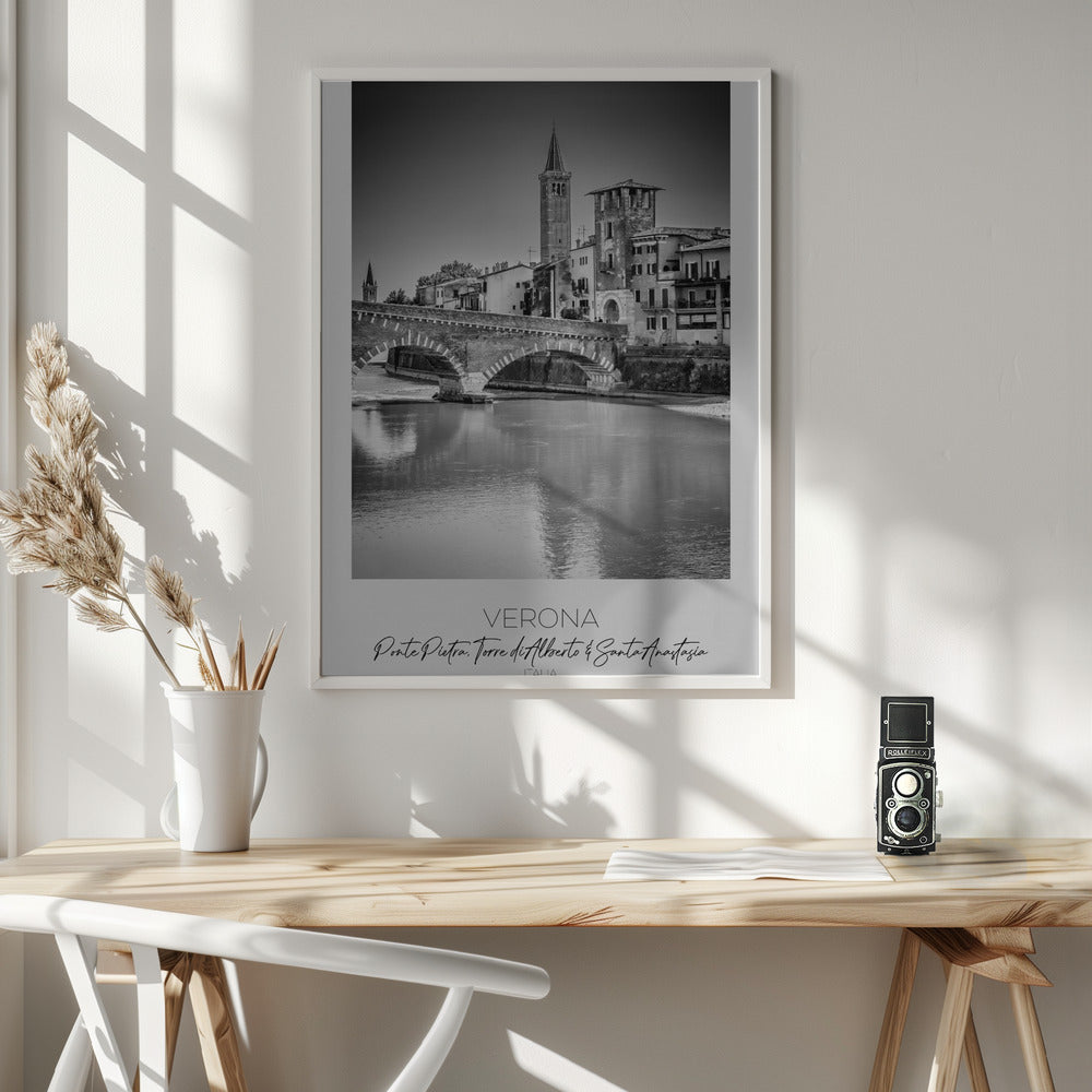 In focus: VERONA Ponte Pietra, Torre di Alberto &amp; Santa Anastasia Poster