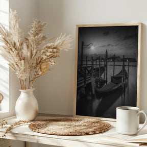 VENICE Gondolas during sunrise in black and white Poster