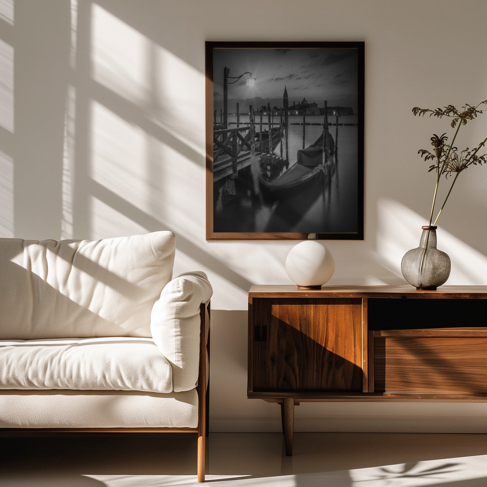 VENICE Gondolas during sunrise in black and white Poster