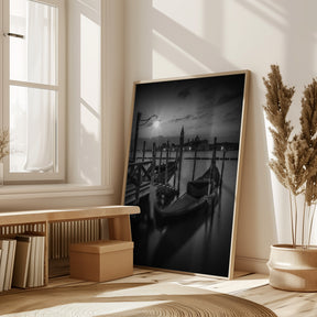 VENICE Gondolas during sunrise in black and white Poster